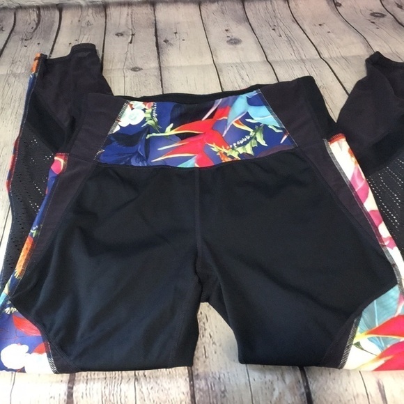 Athleta tropical precision 7/8 laser cut leggings - Picture 2 of 9